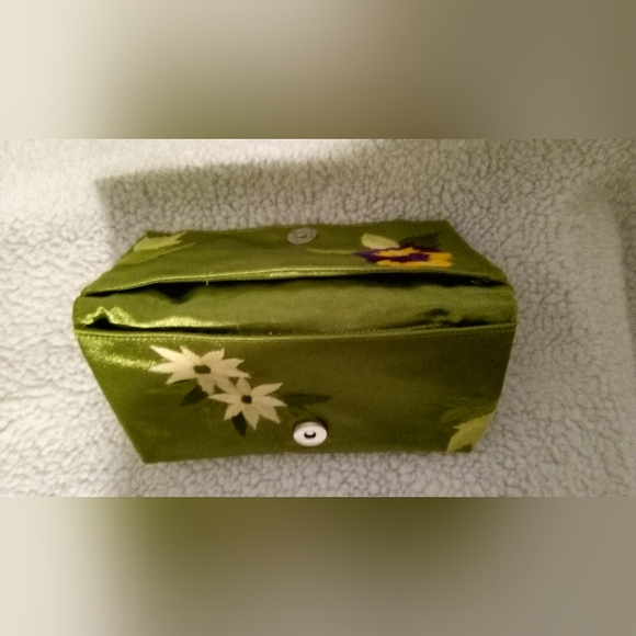 Forgotten Shanghai Floral Clutch Purse - Picture 3 of 8